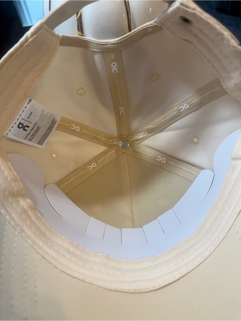 On Running Cream Curved-Brim Cap - Picture 9 of 9